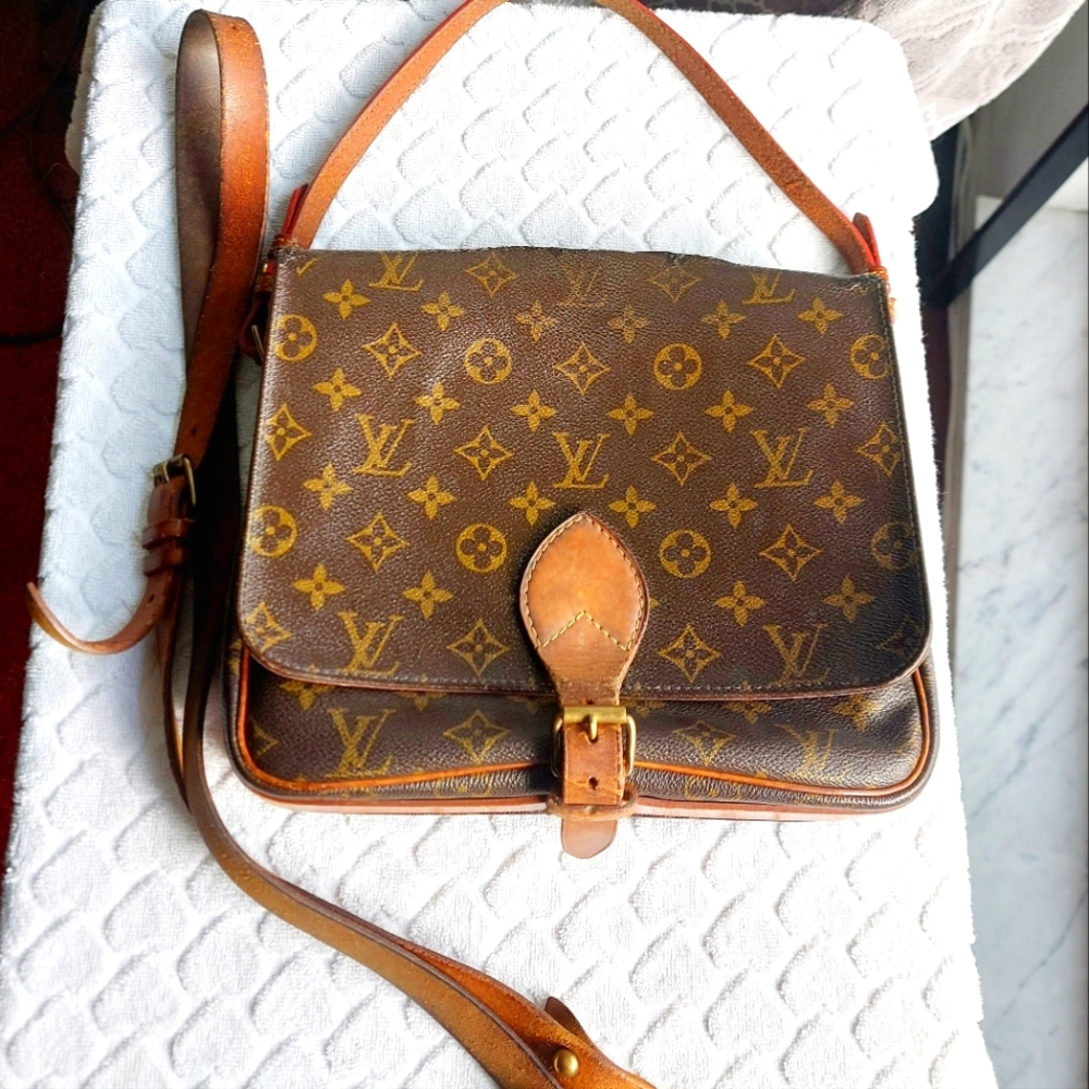 ⚡️SALE ✨️ Authentic Louis Vuitton Cartouchiere GM crossbody bag 💕